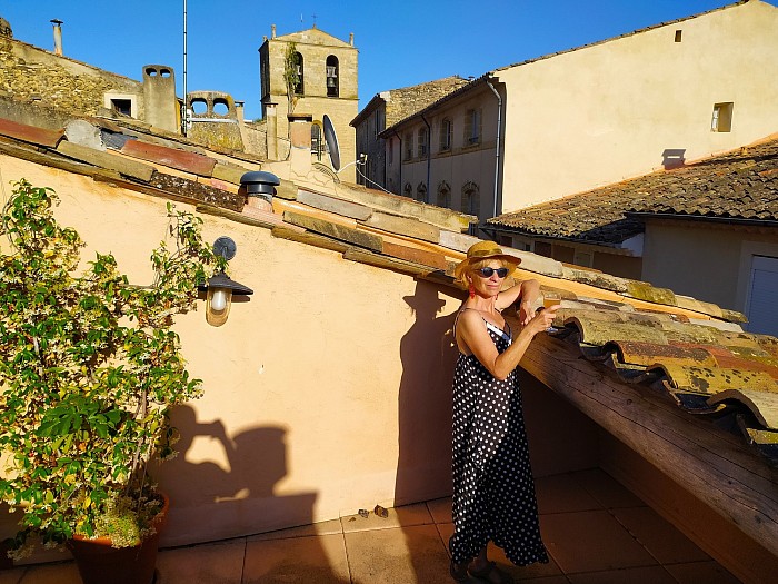 En attendant nos vacanciers à Cucuron, sur la terrasse.