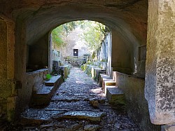 Prieuré de Carluc-Alpes de Haute Provence©pervoqfirst